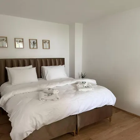 Apartmenthaus In Mit Privatem Garten Сasa de vacaciones *