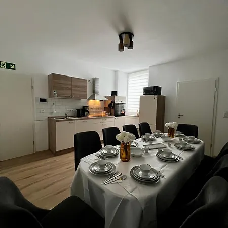 Apartmenthaus In Mit Privatem Garten