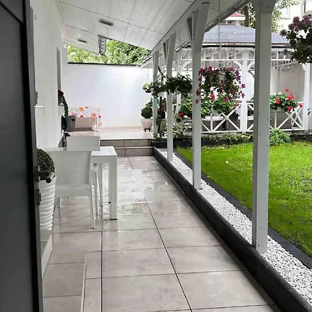 Apartmenthaus In Mit Privatem Garten Сasa de vacaciones *