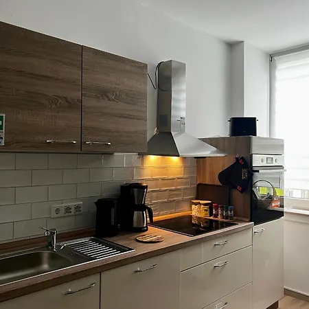 Apartmenthaus In Mit Privatem Garten *