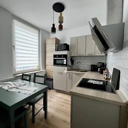 Apartmenthaus In Mit Privatem Garten *